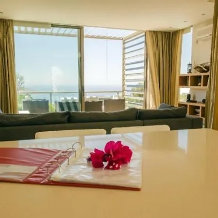 Geris Sleeps 6 With Pool And Air Con